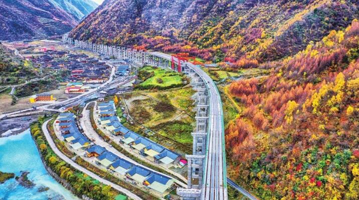 中國交通報(bào)：九綿高速公路厄哩村大橋正在加緊建設(shè)中（圖片新聞）