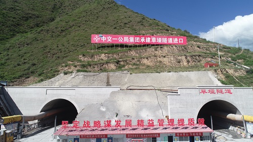 甘肅武九土建七標(biāo)項(xiàng)目草埡隧道雙向掘進(jìn)突破2000米大關(guān).jpg